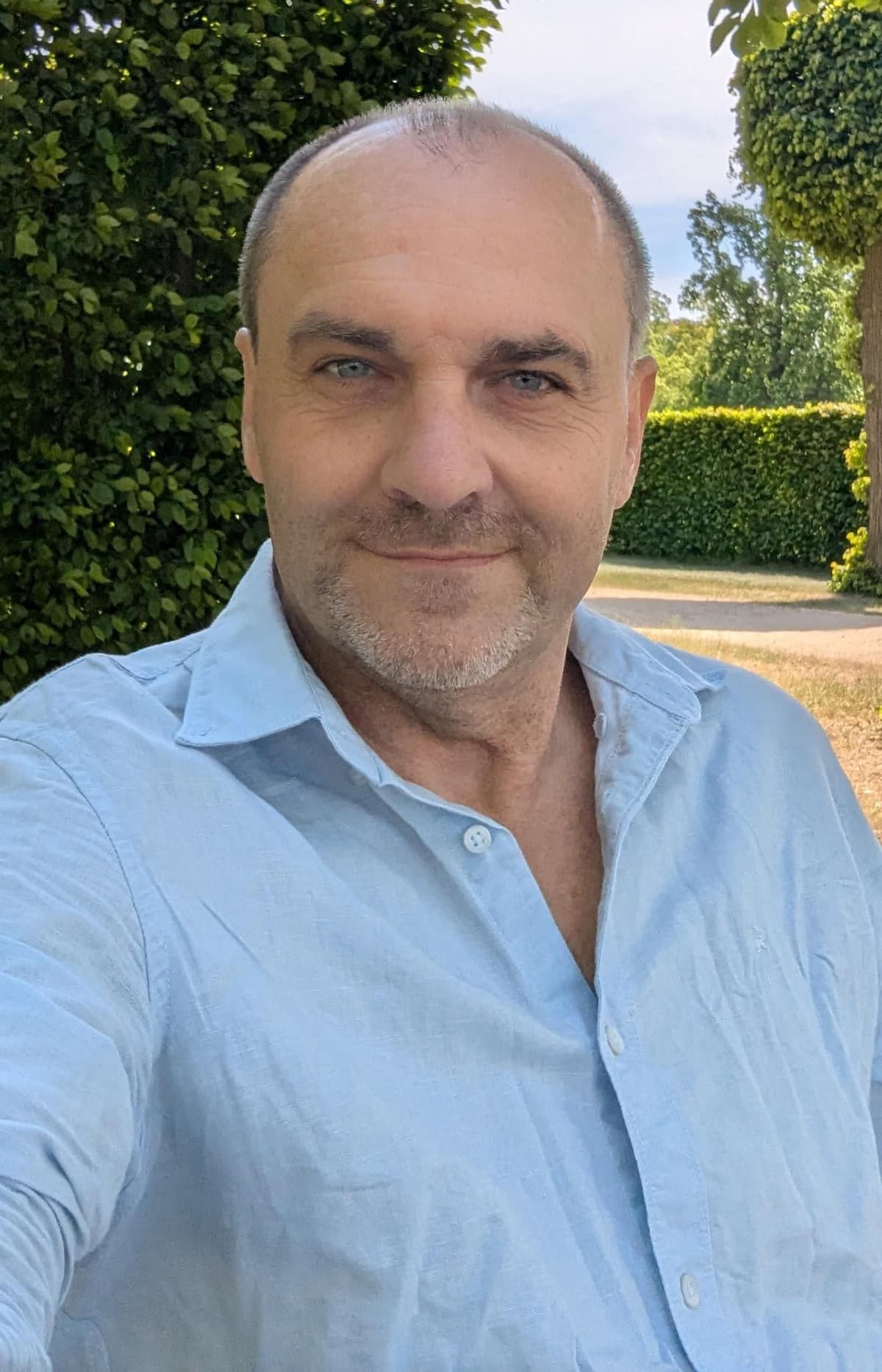 André